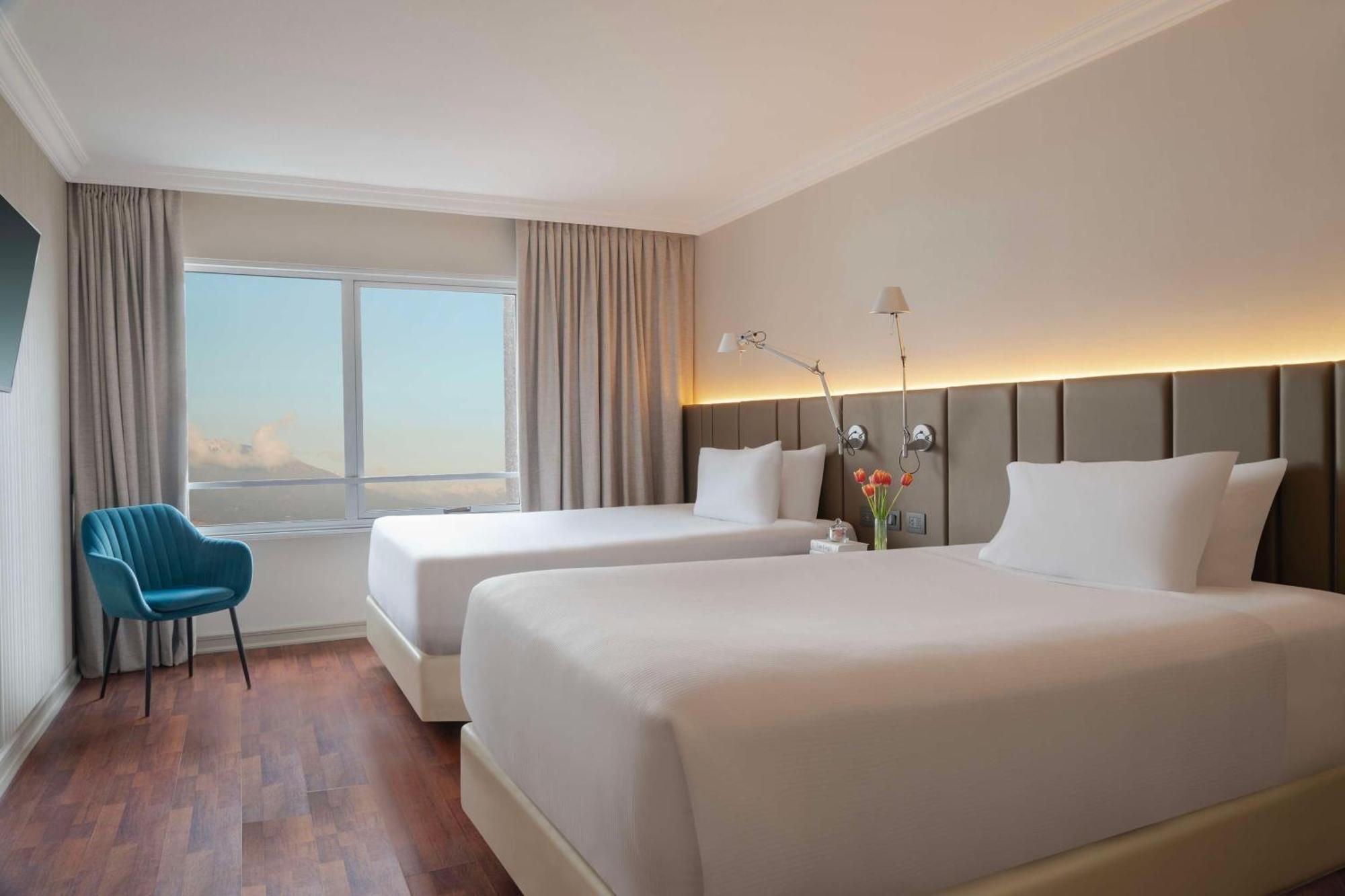 Nh Ciudad De Santiago Hotel Bagian luar foto