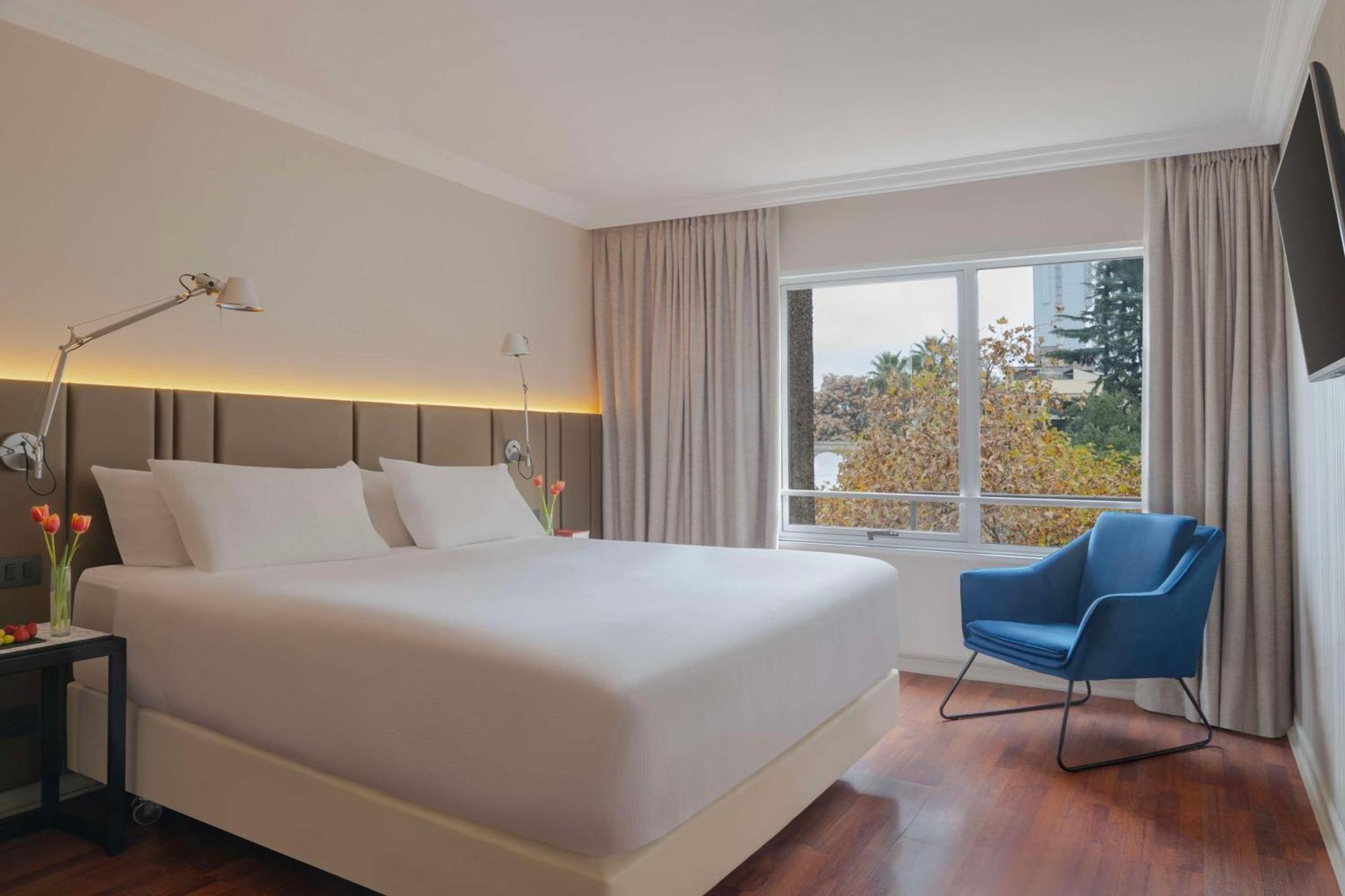 Nh Ciudad De Santiago Hotel Bagian luar foto