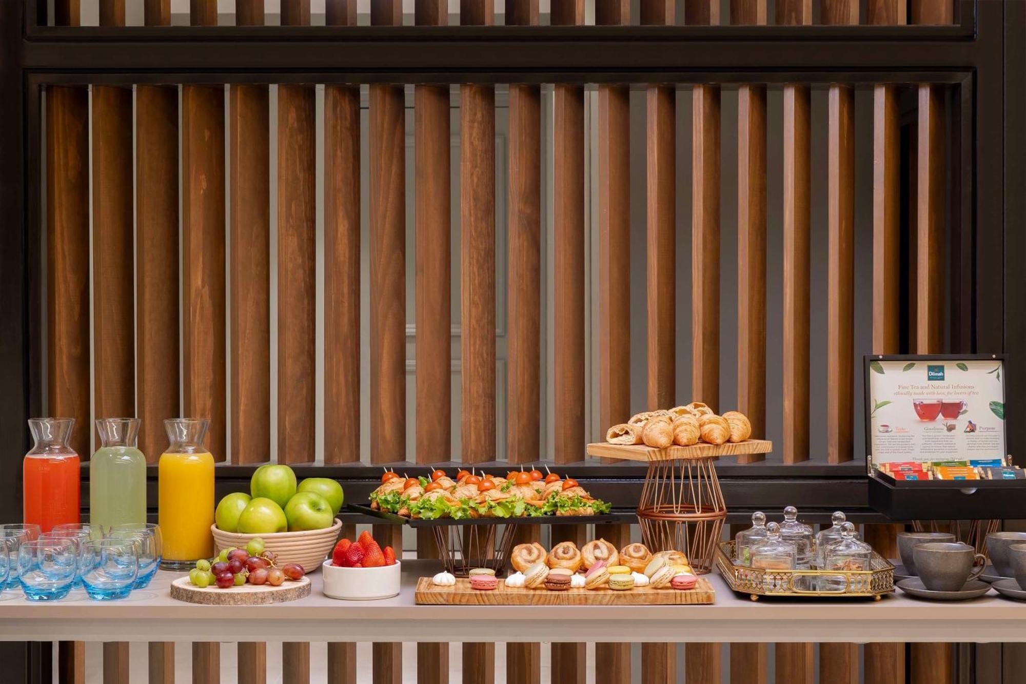 Nh Ciudad De Santiago Hotel Bagian luar foto